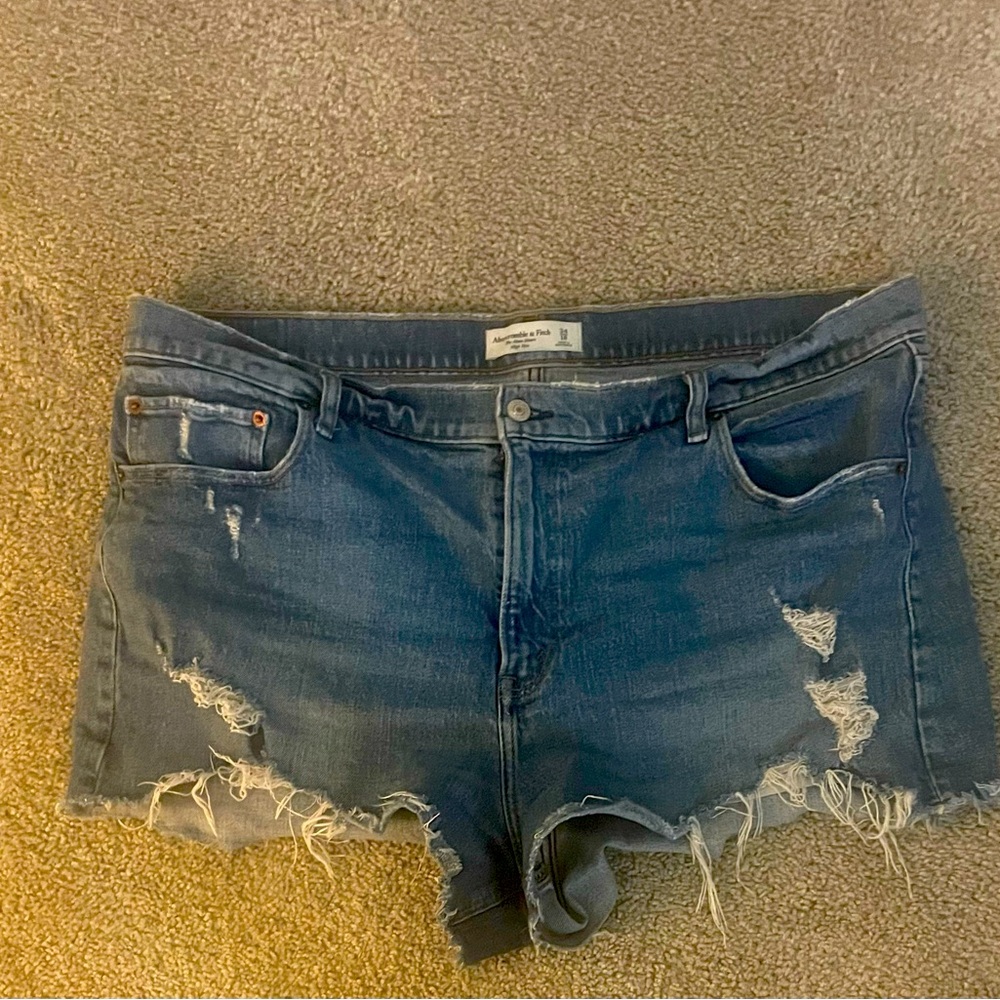 Abercrombie & Fitch The Mom Short high rise